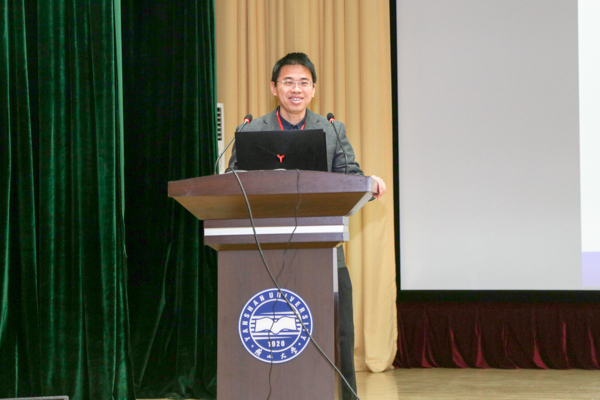 北京大学喻俊志教授作报告(呼子宇摄)