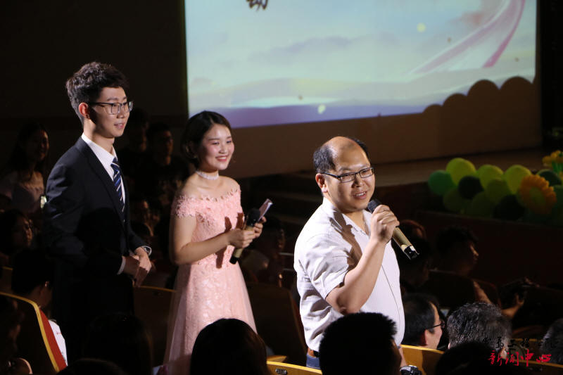 学院教师为毕业生送上毕业寄语