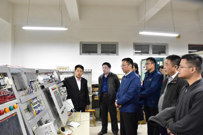 参观电气工程学院重点实验室