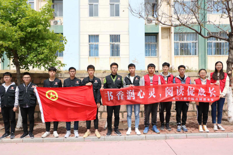 工作人员合影