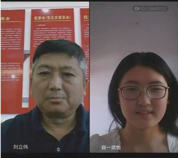 刘老师为同学授课